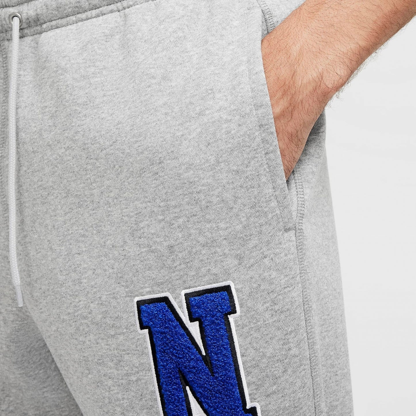 Pantalone Nike Club Pant Letters